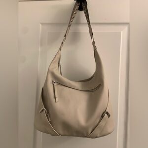 Hobo shoulder purse beige Color . Soft faux leather. No brand .